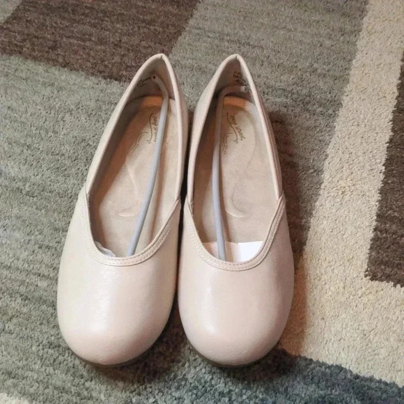 Easy Street Women's Tamar Ballet Flats - Picture 1 of 9